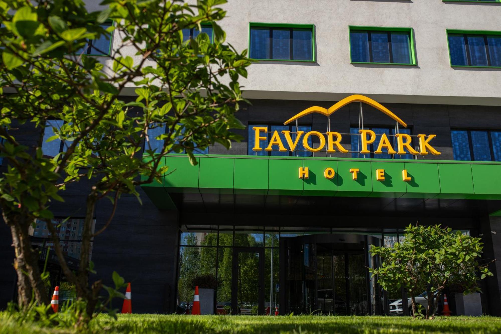 Hotel Favor Park Kijów