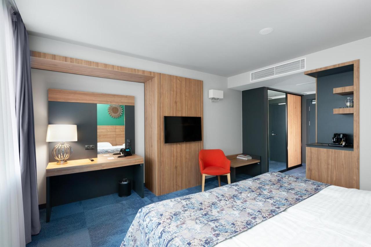 Favor Park Hotel 4*